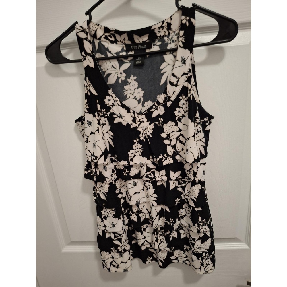 3/$15 White House Black Market Size XS Black Floral V-Neck‎ Ruffled Chic Blouse